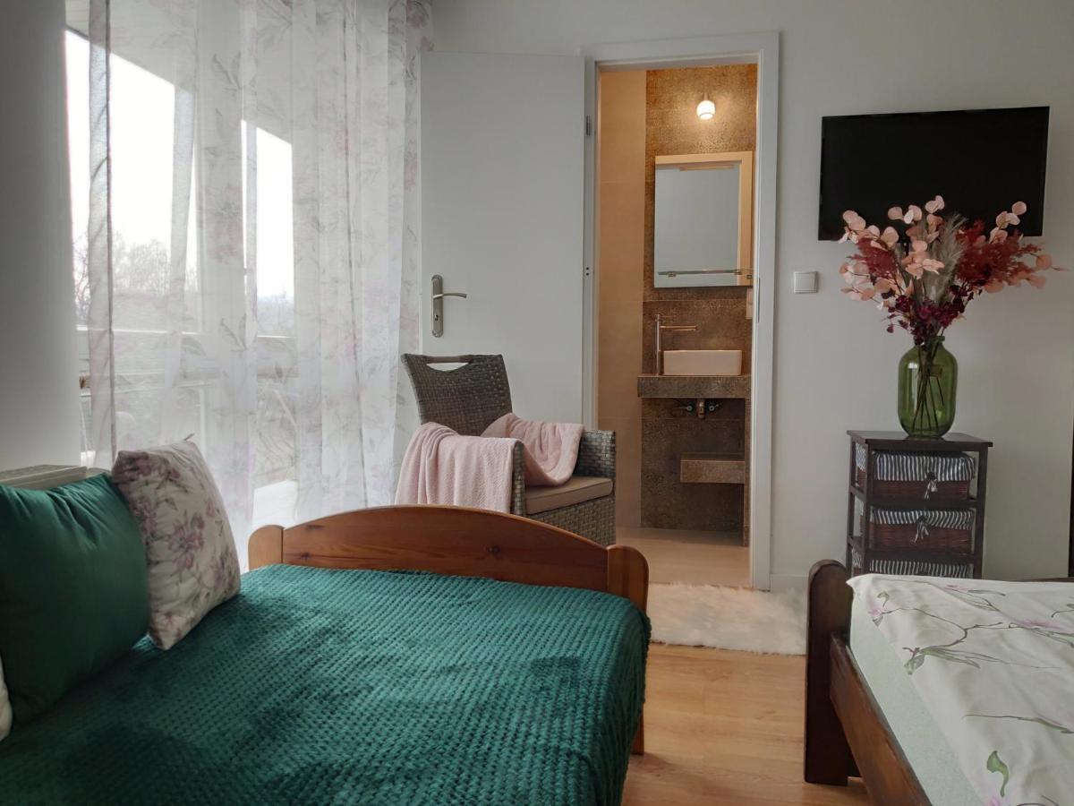 Appartement Przystanek Pod Skalkami à Lesko Extérieur photo