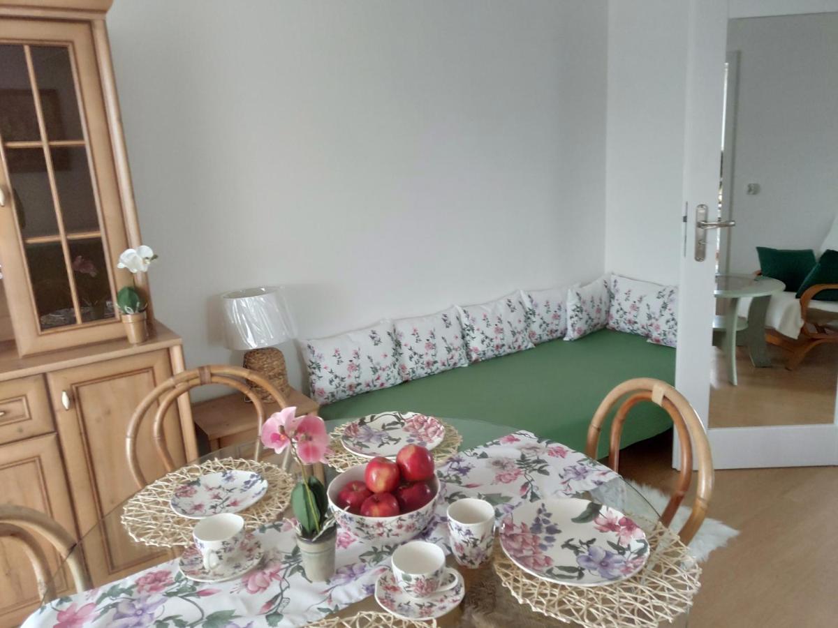 Appartement Przystanek Pod Skalkami à Lesko Extérieur photo