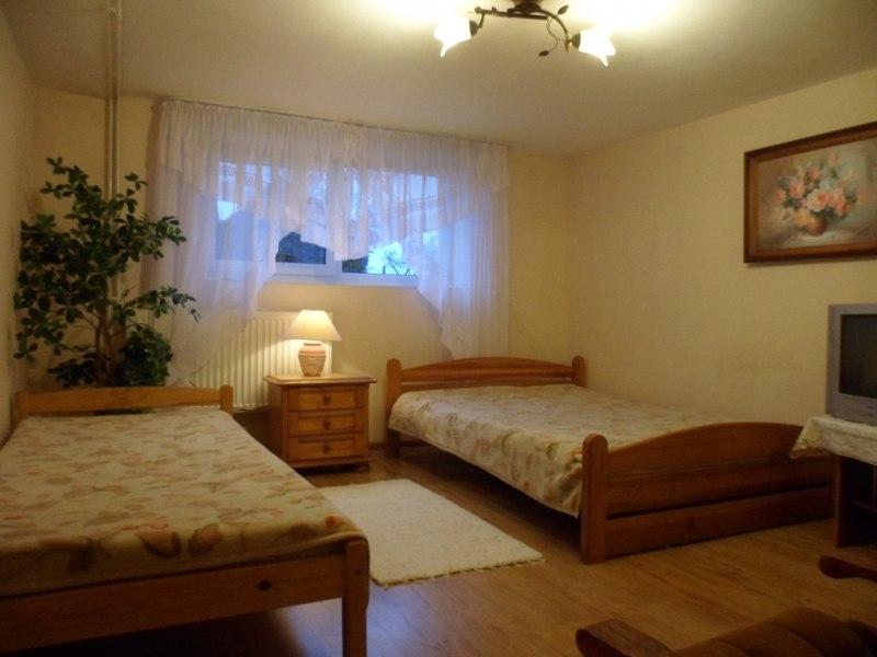 Appartement Przystanek Pod Skalkami à Lesko Extérieur photo